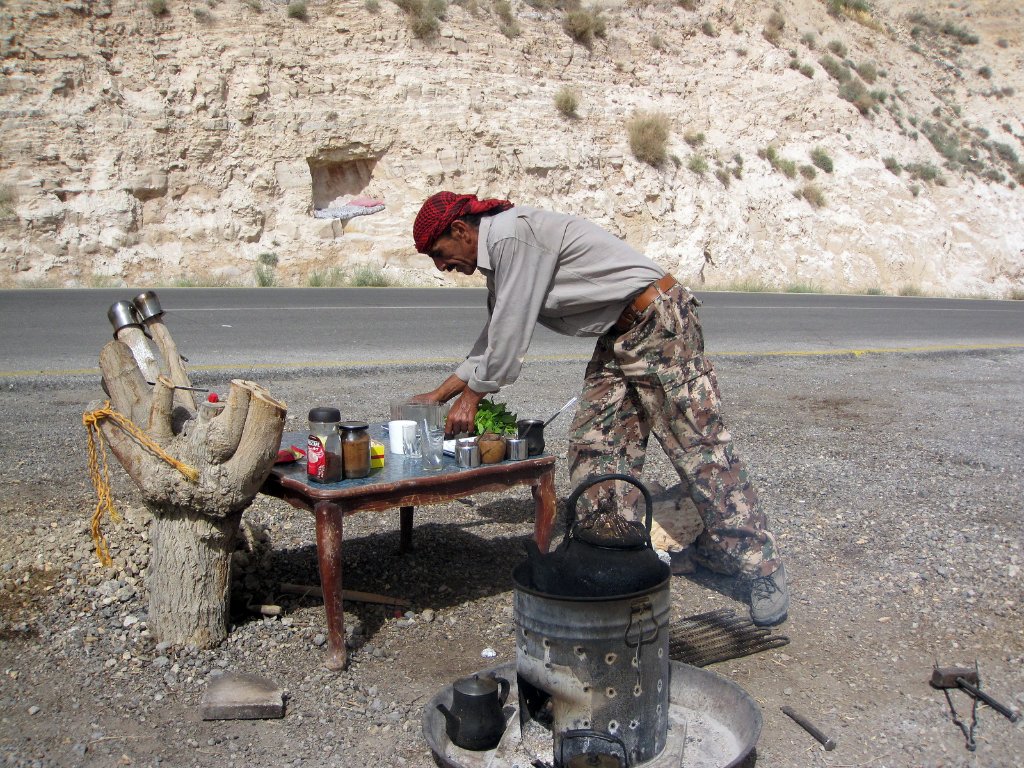 04-Coffee stand on the Wadi Mujib escarpment.jpg - Coffee stand on the Wadi Mujib escarpment